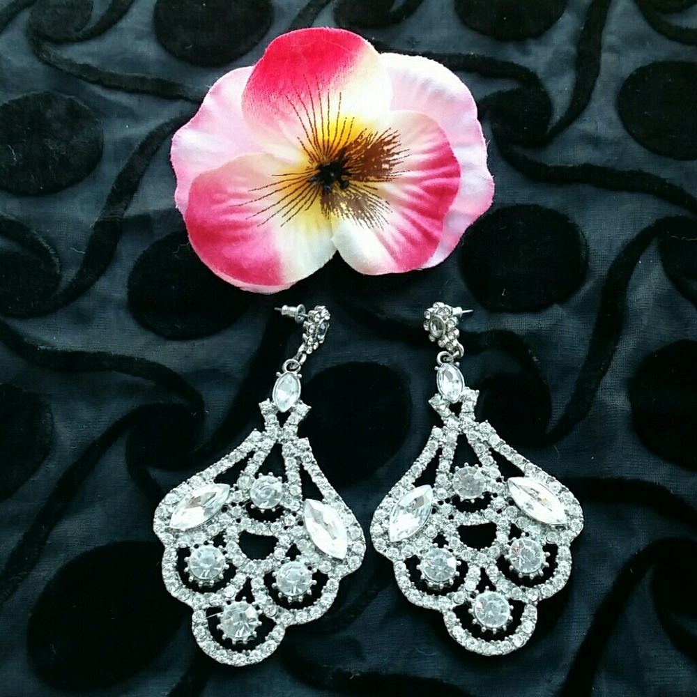Vintage chandelier crystal rhinestones earrings